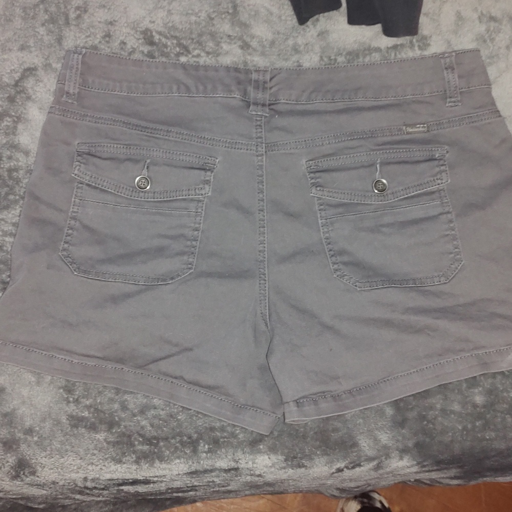 Shorts - Picture 2 of 3
